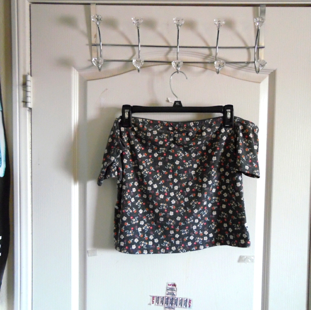 USED Dark Gray Off The Shoulder Crop Blouse